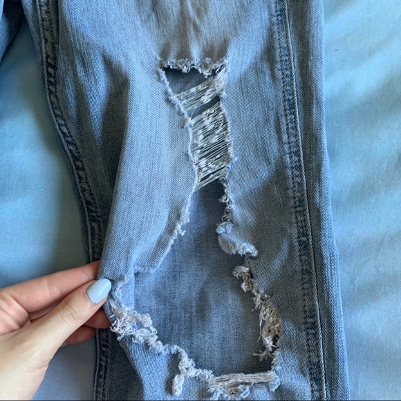 Hollister Light Wash Vintage Distressed Boyfriend Jeans - Picture 5 of 7